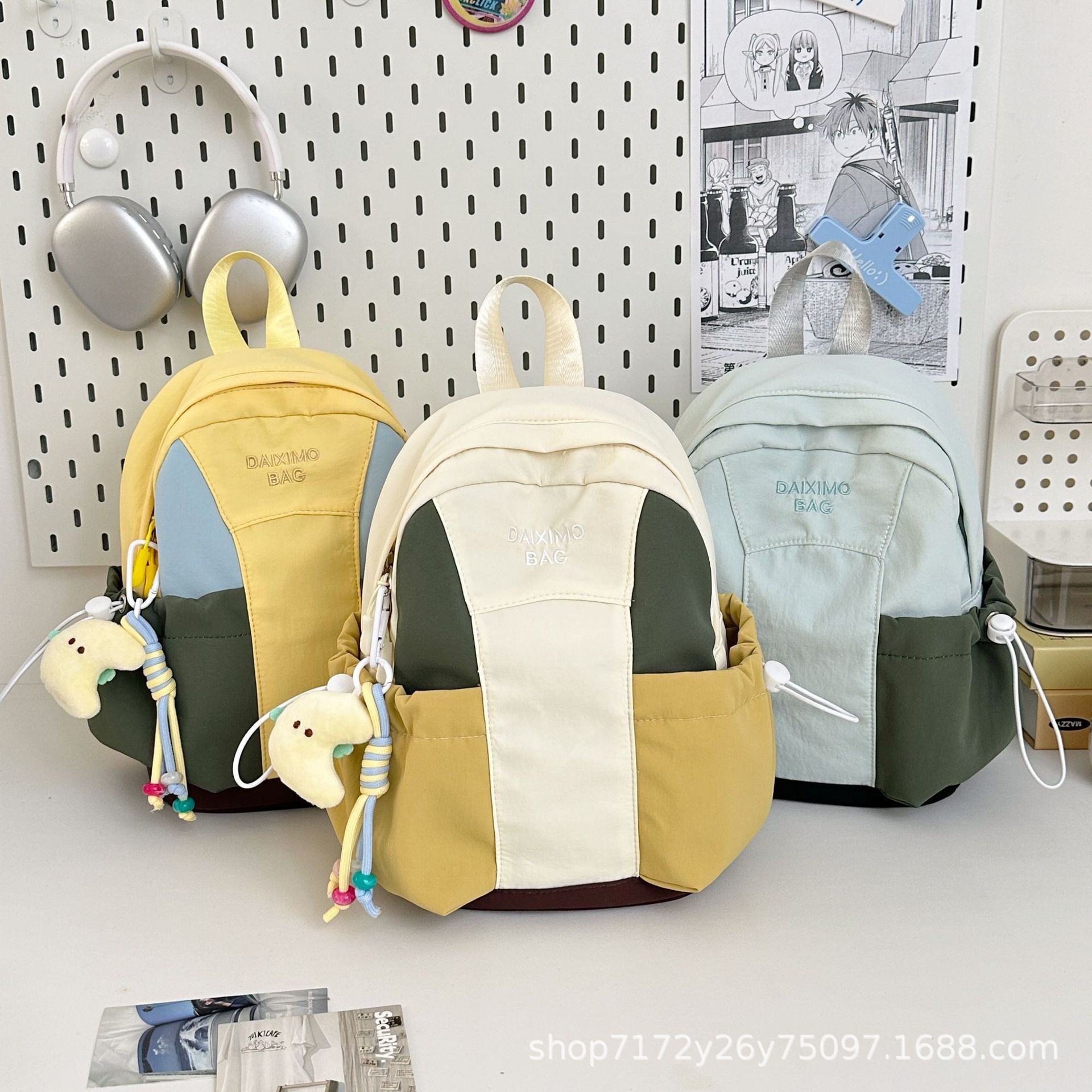 New summer waterproof and breathable backpack, versatile nylon color-blocked shoulder bag, small schoolbag for students going out and playing.