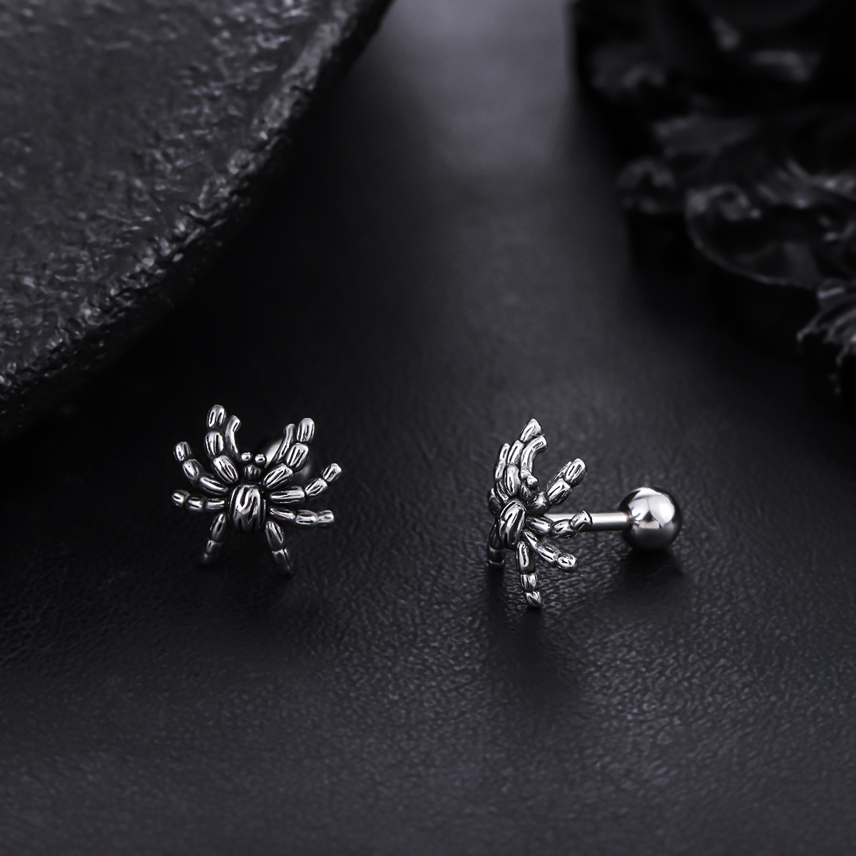 Stainless Steel Spider Spiral Earrings for Men, Stylish and Versatile Earrings for Women, Light Luxury, High-End Trendy Accessories