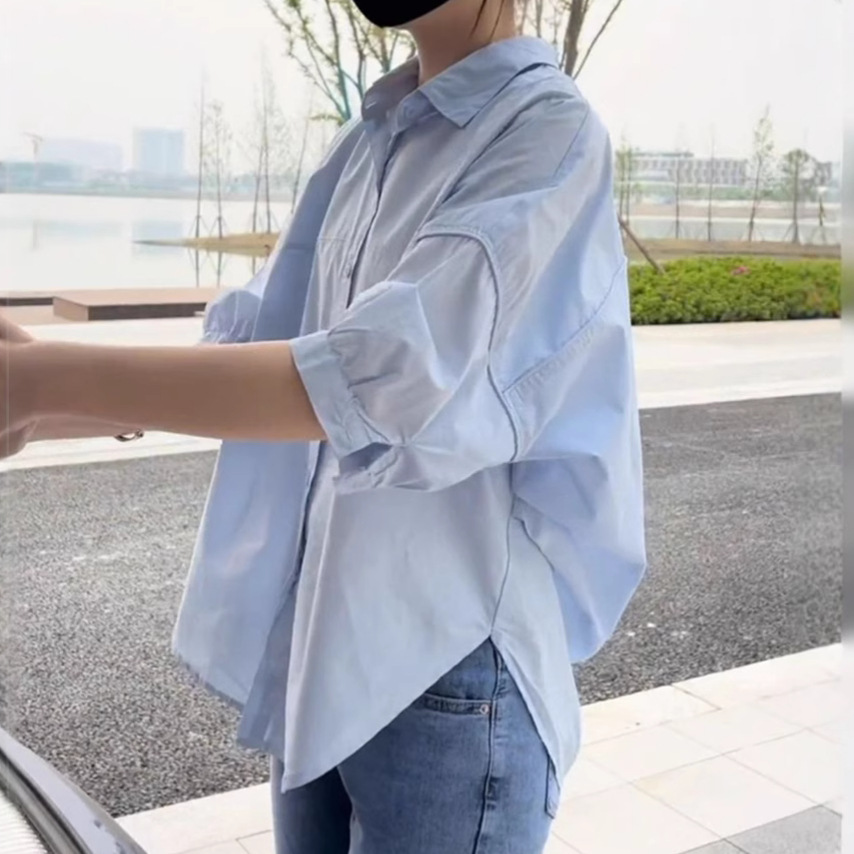 화이트 하프 슬리브 셔츠 여성 여름 2025 새로운 스타일 셔츠 느슨한 세련된 아름다운 작은 셔츠 느슨한 탑 디자인 감각