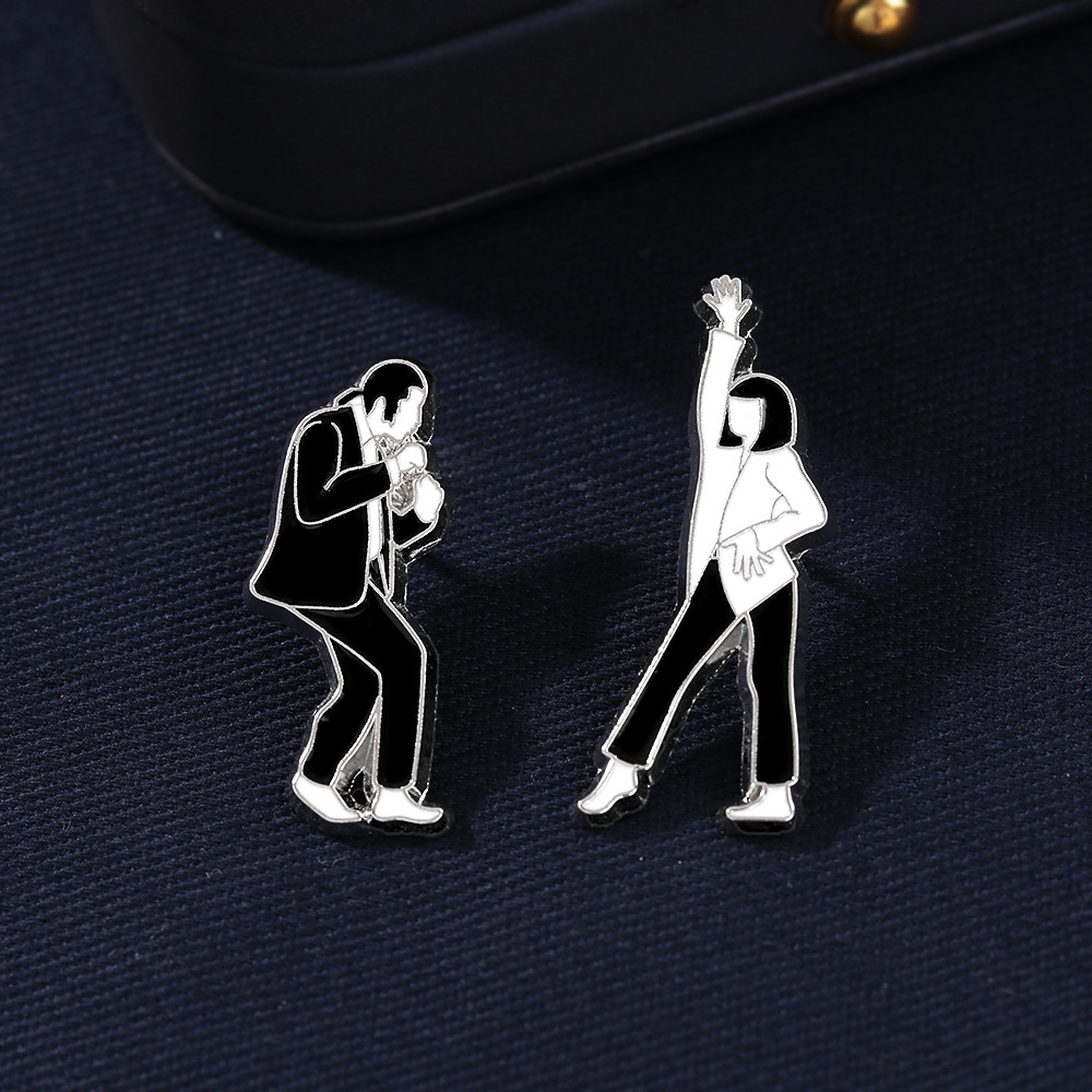 Black and White Punk Brooch Pulp Fiction Character Pin Oil Dripping Badge Collar Brooch