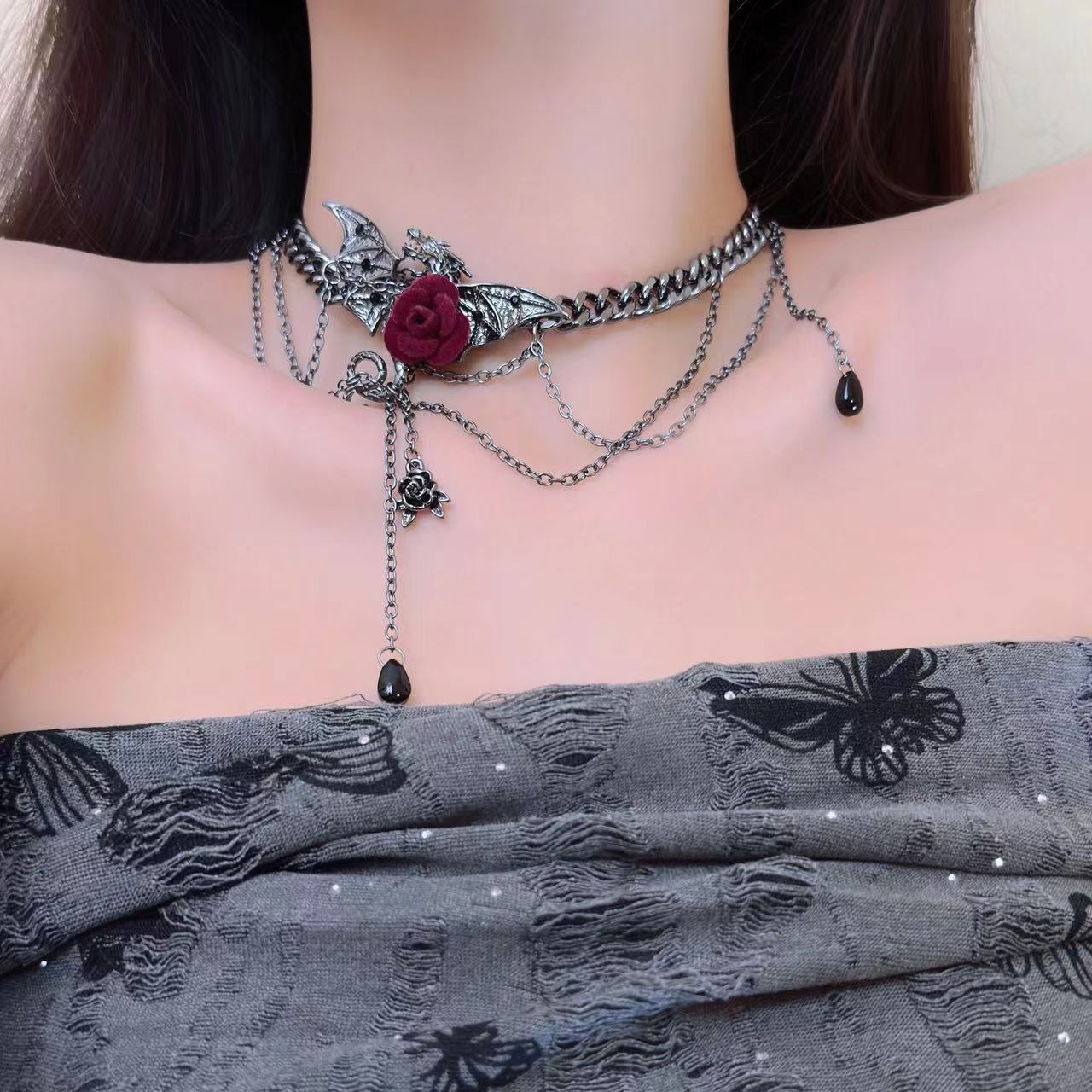 Y2K Hot Girl Style Metal Dragon Flocking Rose Drops Tassel Necklace Female Niche Elegant Clavicle Chain Accessories
