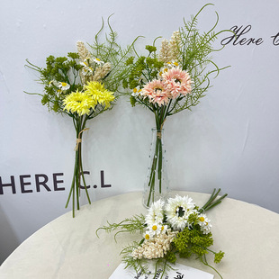 Artificial flower hand-tied small brushed chamomile combination flower table small daisy bouquet fake flower cross-border foreign trade silk flower