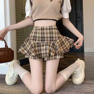 Real shot in stock 2024 plaid skirt women's spring and summer new pleated skirt hot girl slimming skirt