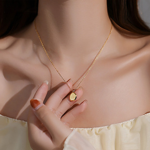 2023 New Niche Light Luxury Golden Adzuki Bean Letter Brand Necklace Women's Autumn and Winter Clavicle Chain Internet Celebrity Valentine's Day
