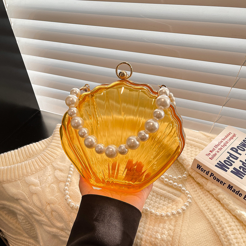 Retro-style fashionable seashell handbag for women, new summer 2026, light luxury, chic, simple and textured crossbody bag.