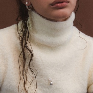Autumn and Winter South Korea niche design long Pearl Silver Ball pendant necklace sweater chain elegant gentle fashionable clavicle chain