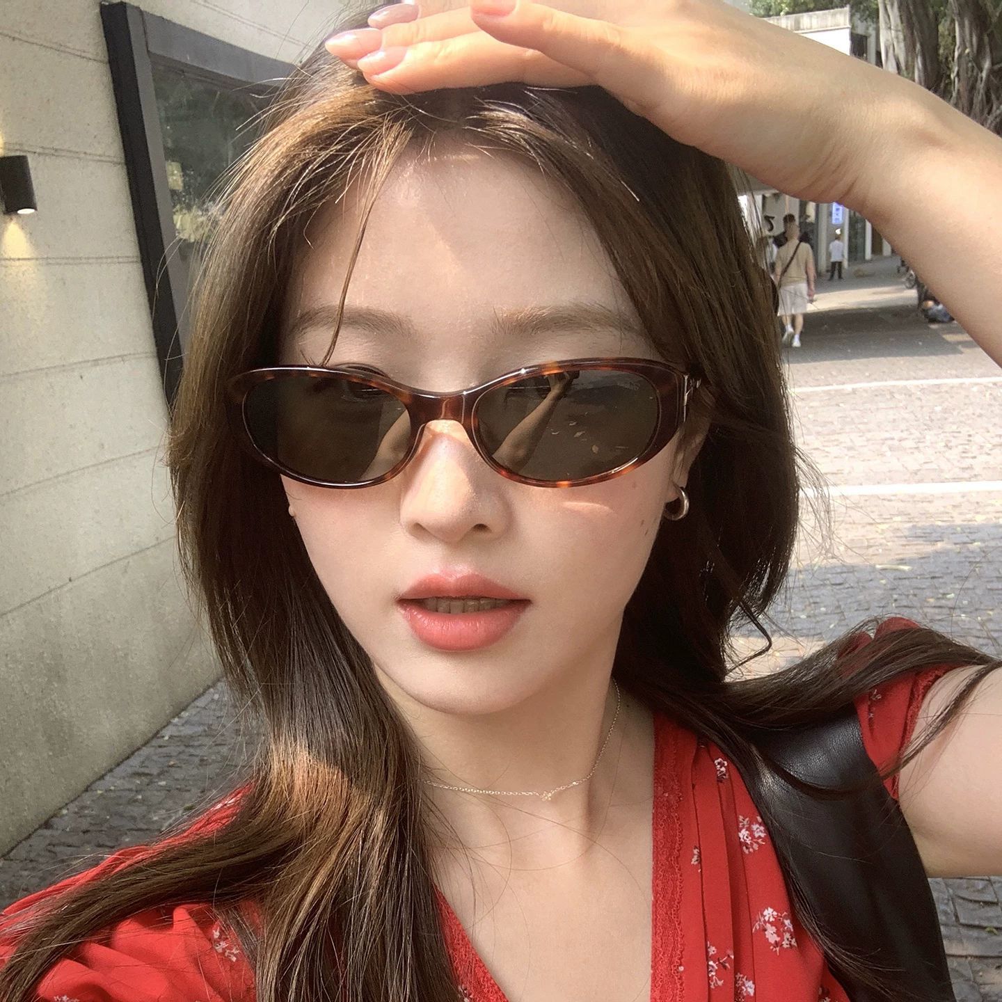 Korean Version 2026 New Style White Fashionable Sunglasses for Women, High-End Summer Sunshade Sunglasses That Make the Face Look Smaller, with Uv Protection