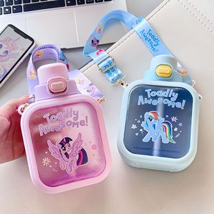 Pony Polly sugar plastic cup lock design comes with adjustable cup rope to carry silicone mouthpiece drinking cup