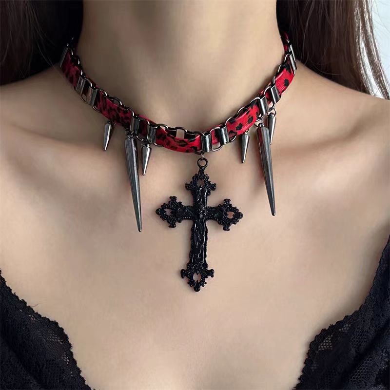 Dark Cross Beaded Clavicle Chain Female Heavy Industry Spice Girl High-Level Sweet Cool Necklace Rivet Hip-Hop Accessories