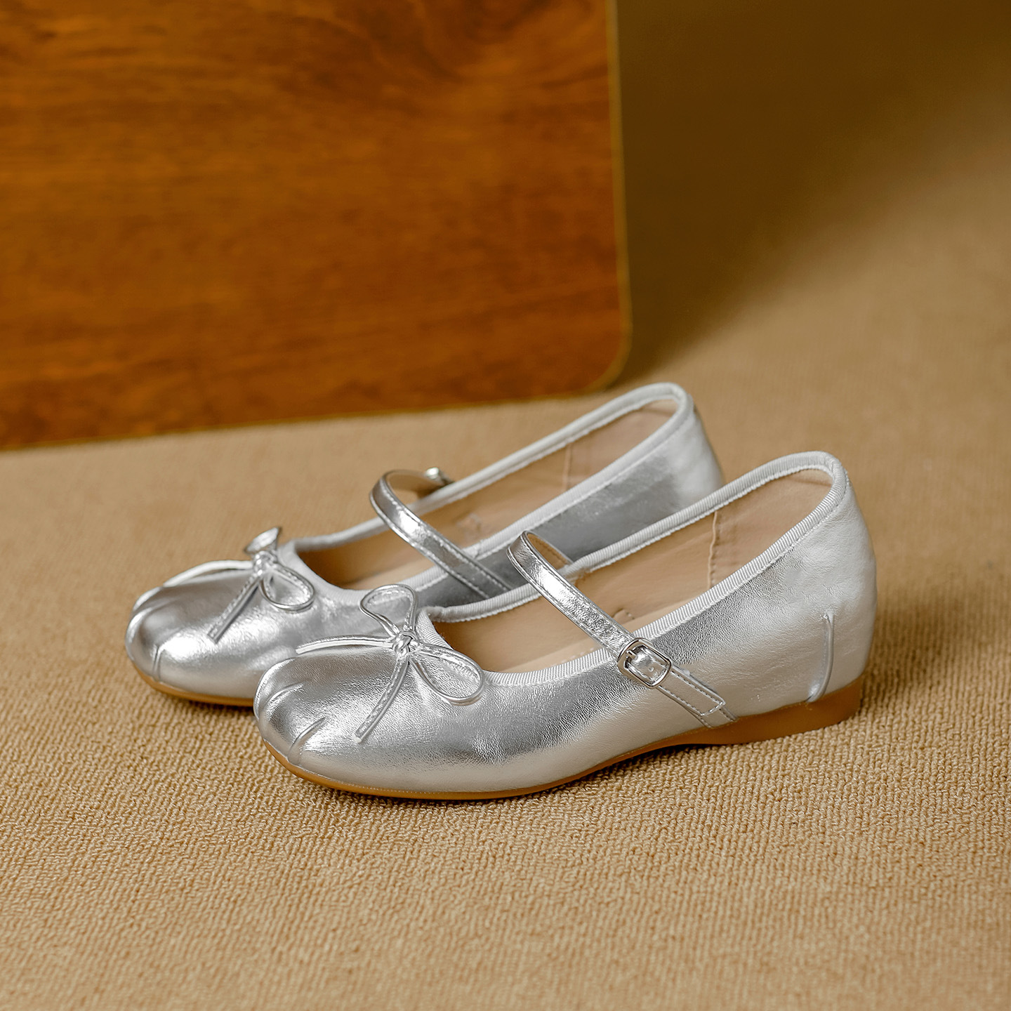 Ready Stock ~ Inner Height Increasing Flats for Women French Ballet Shoes 2025 Xiaoxiang Style Bow Silver Mary Jane Shoes