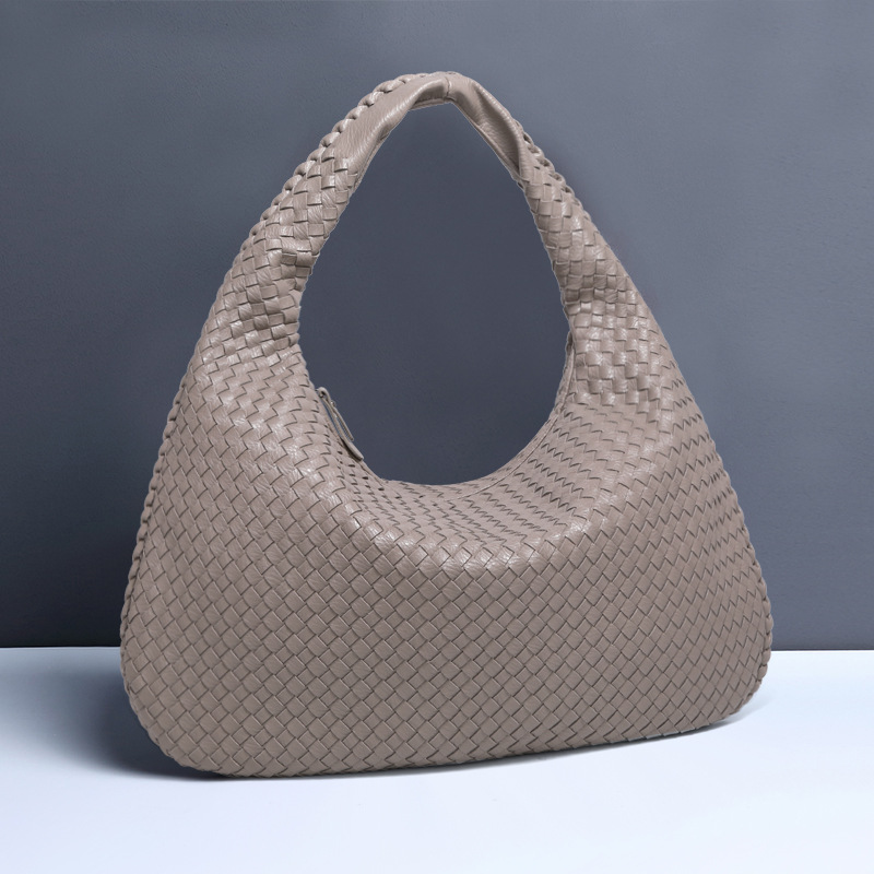 2025 New Crescent Women's Bag All Handmade Woven Handheld Dumpling Bag Fashion All-match European and American Style Shoulder Underarm Bag