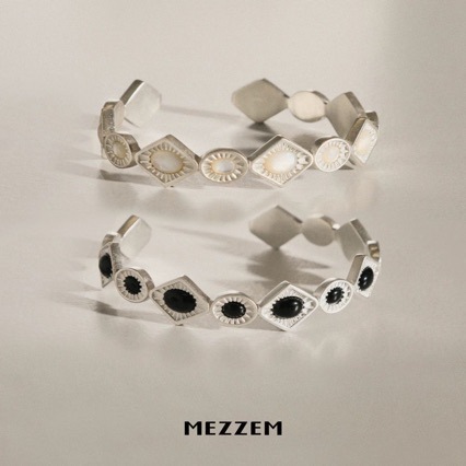 Diamond-Shaped Multi-Gemstone Bracelet with a Retro Avant-Garde Niche Design and a High-End Feel, Open-Style