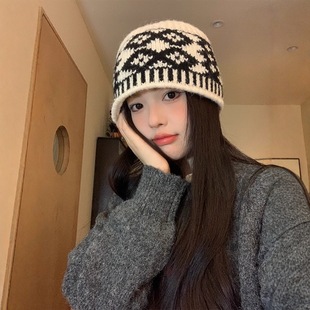 Vintage Color-matching Diamond Plaid Knitted Wool Hat Women's Autumn and Winter 2024 Face Shown Small Baotou Cold Hat Warm Hat