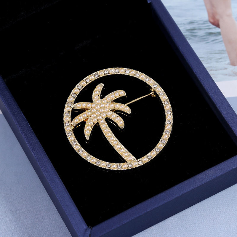 Summer New Coconut Tree Brooch, Summer Style Seaside Clothing Round Brooch, Gold Coconut Tree Brooch with Diamonds