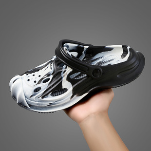 2025 New Style Outer Wearing Hole Shoes Thick Sole Height Increasing Fashionable Sports Casual Non-slip Ins Couple Women's Sandals and Slippers