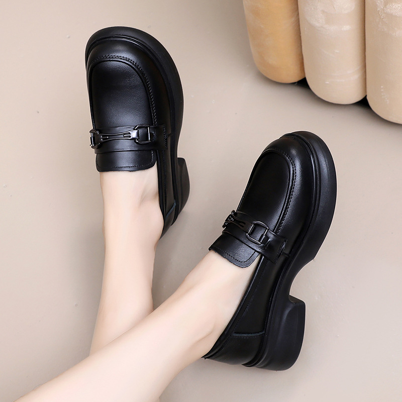 New women’s black leather loafers with thick soles, featuring a British style, soft and comfortable design, and a chunky heel for added height