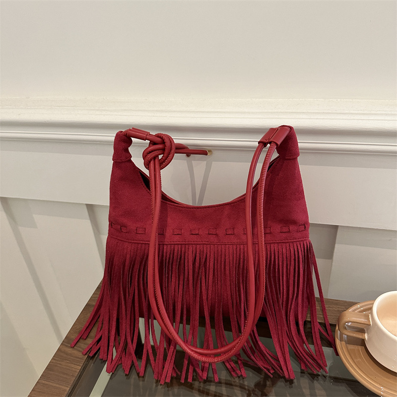 European and American fashion trend retro tassel bag for women, new autumn 2024 style, casual and versatile, single shoulder crossbody underarm bag.