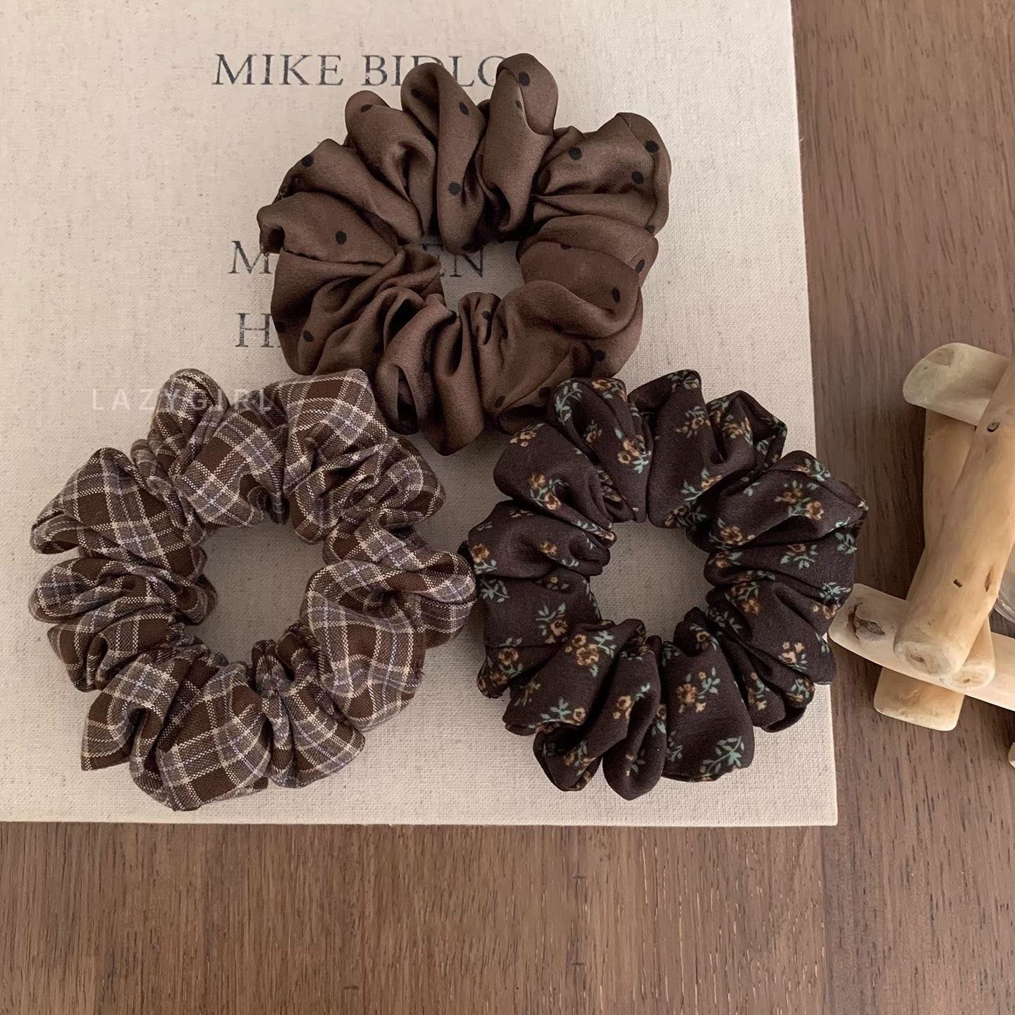 Brown-coffee color series~Elegant and simple floral fabric scrunchie, the same style as worn by Instagram bloggers, a basic and practical hair accessory, new from Korea