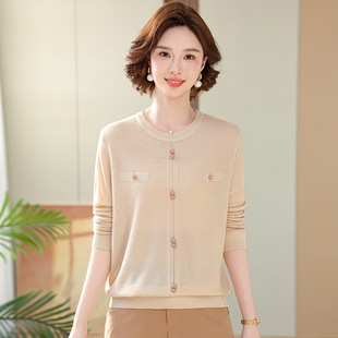 Middle-aged mother spring knitted bottoming shirt 2025 new western style middle-aged and elderly women's inner sweater age-reducing top