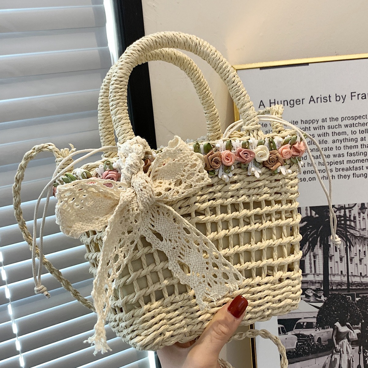 Fresh and cute straw woven bag for women, new style 2026. A versatile shoulder/crossbody bucket bag perfect for beach vacations.