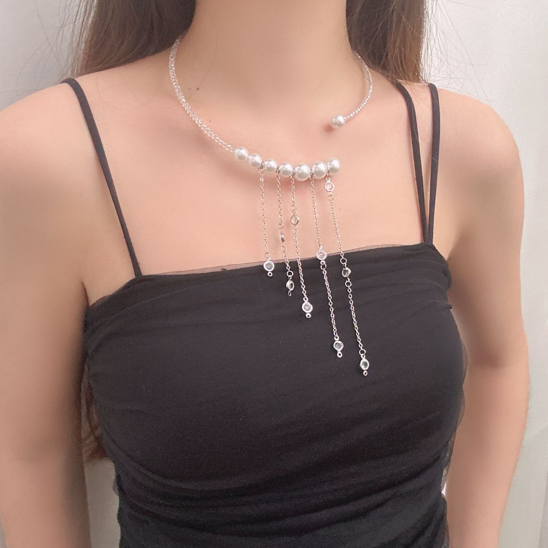 Niche Pearl Open Choker Necklace for Women with a High-End Feel, Cross Tassel Choker Neck Chain, Collarbone Chain Accessory Trendy