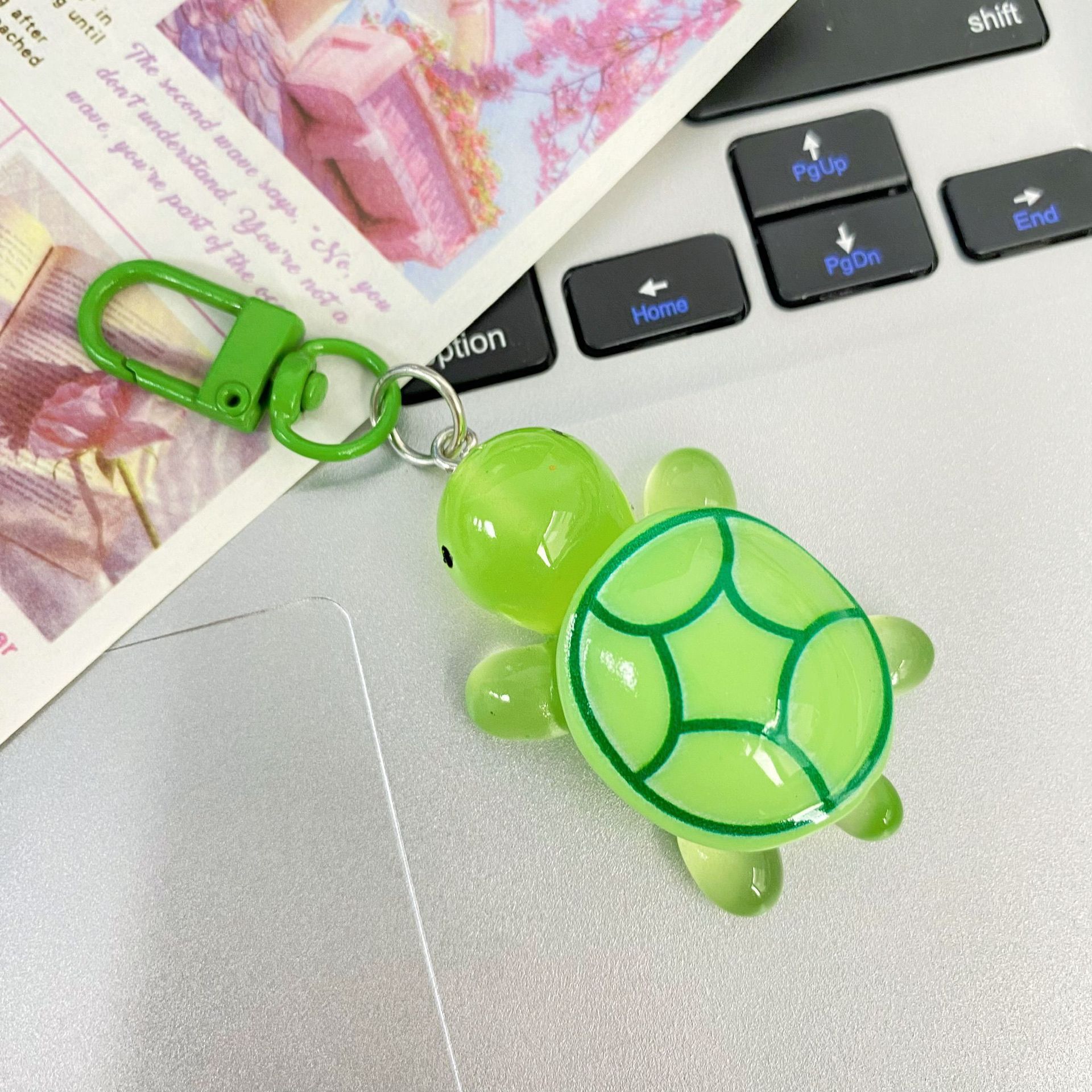 다채로운 빛나는 거북이 키 체인 Douyin 같은 스타일 소녀 크리 에이 티브 귀여운 가방 헤드폰 쉘 장식 펜던트 펜던트