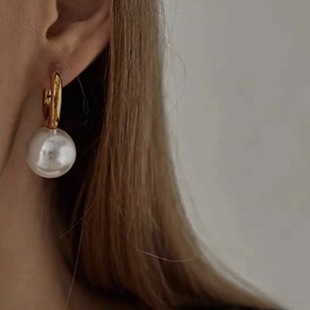 French Light Luxury Elegant Commuting Textured Elegant Big Pearl Internet Celebrity Same Earrings 2024 Autumn and Winter Explosions Earrings