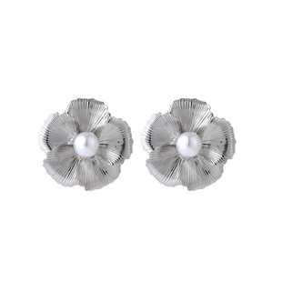 Europe and the United States cross-border metal texture earrings personalized three-dimensional flower pearl design ins cold wind earrings for women