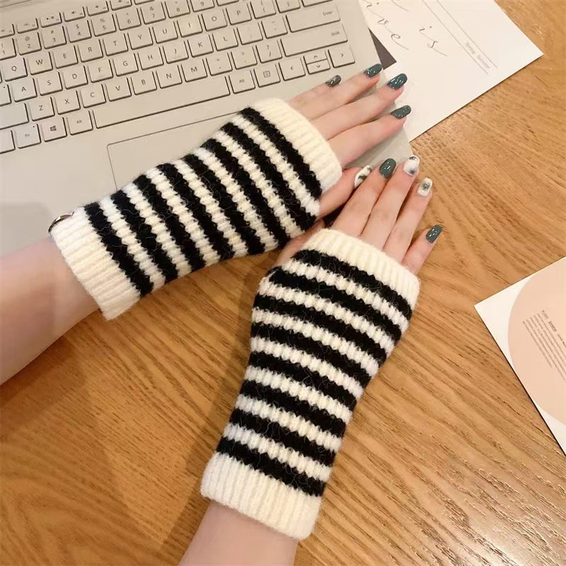Cross-border Autumn and Winter Striped Gloves Women's Wrist Wrist Warm Cold-proof Cute Korean Style Students Writing Leaky Finger Knitted Gloves