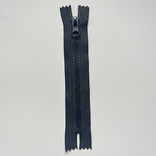 Spot supply No. 5 resin teeth closed tail pocket short zipper clothing accessories luggage plastic zipper