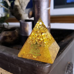 Wealth-making Crystal Pyramid Ornaments Wealth-making Single Men and Women Wealth Artifact Home Office Gifts