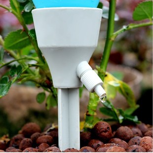 Automatic flower watering device drip watering device drip watering device water seepage device timing household shower watering can lazy person watering artifact