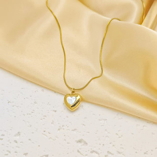 [full-body titanium steel] cross-border stainless steel love pendant fashion niche high-end design light luxury clavicle chain women