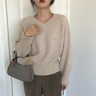 2023 Autumn and Winter New Lazy Style Retro Elegant V-neck Design Sense Knitted Sweater Simple All-match Solid Color Sweater for Women