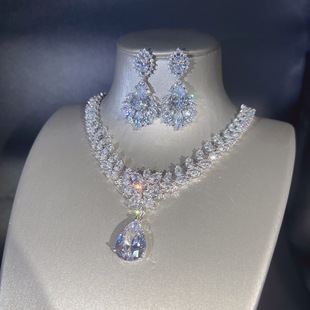 High-end Heavy Industry Explosive Flash Net Celebrant Live Selling New Product Simulation Mosane Diamond Luxury Pendant Necklace Women Earrings suit