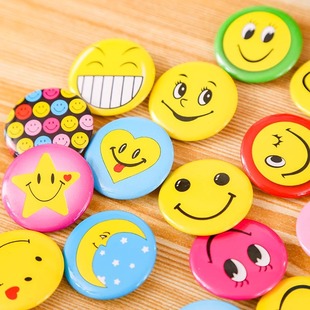 4.5cm cartoon brooch badge student reward small gift smiley face medal badge to push small gift