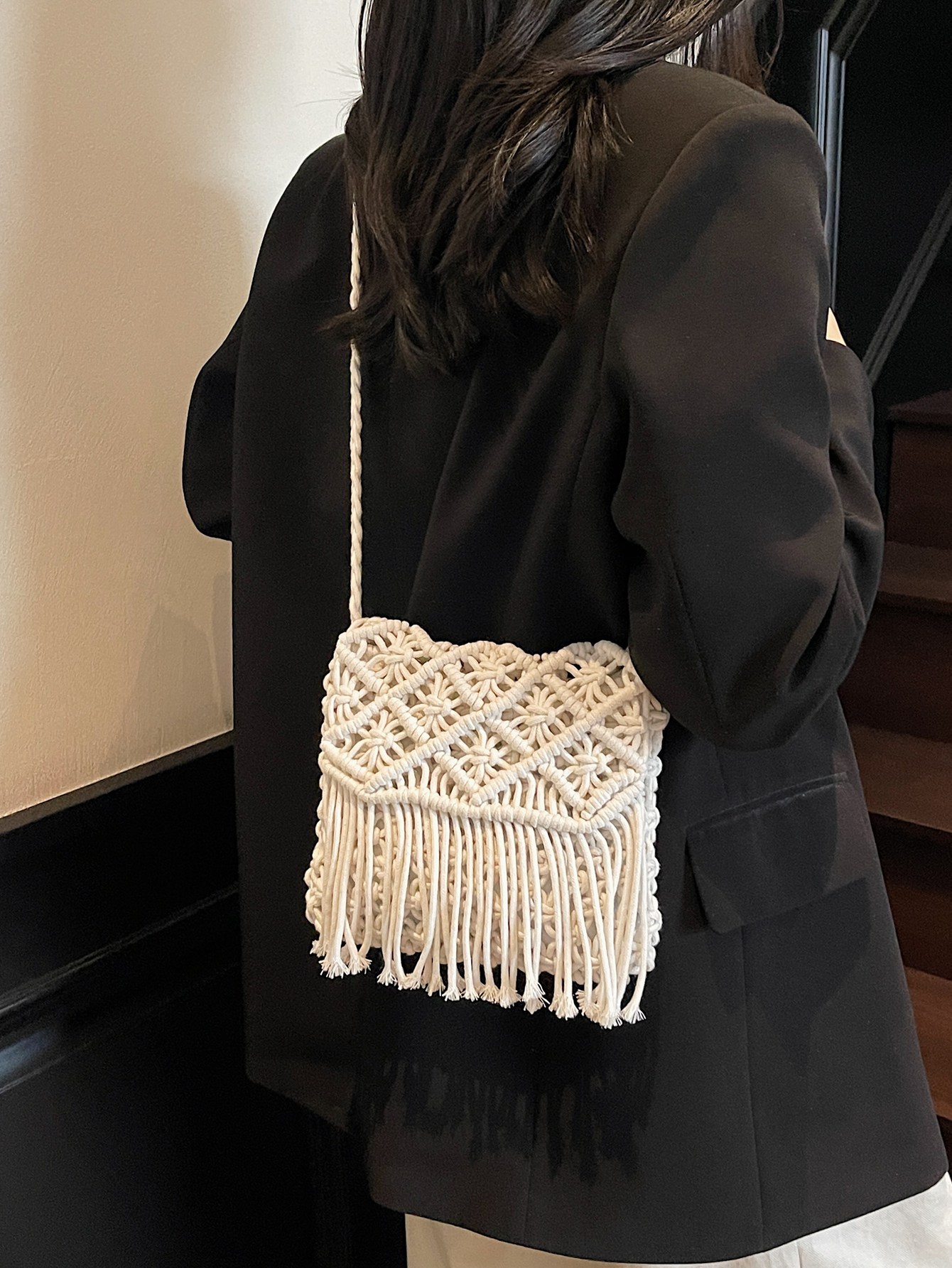 Bohemian tassel bag for women, 2026 new ethnic style woven bag, beach vacation shoulder bag.