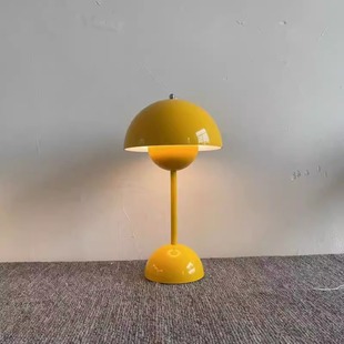 Nordic Danish Bud Table Lamp Retro Bedroom Charging Decorative Atmosphere Lamp Bedside Lamp Wedding Pair of Mushroom Table Lamps
