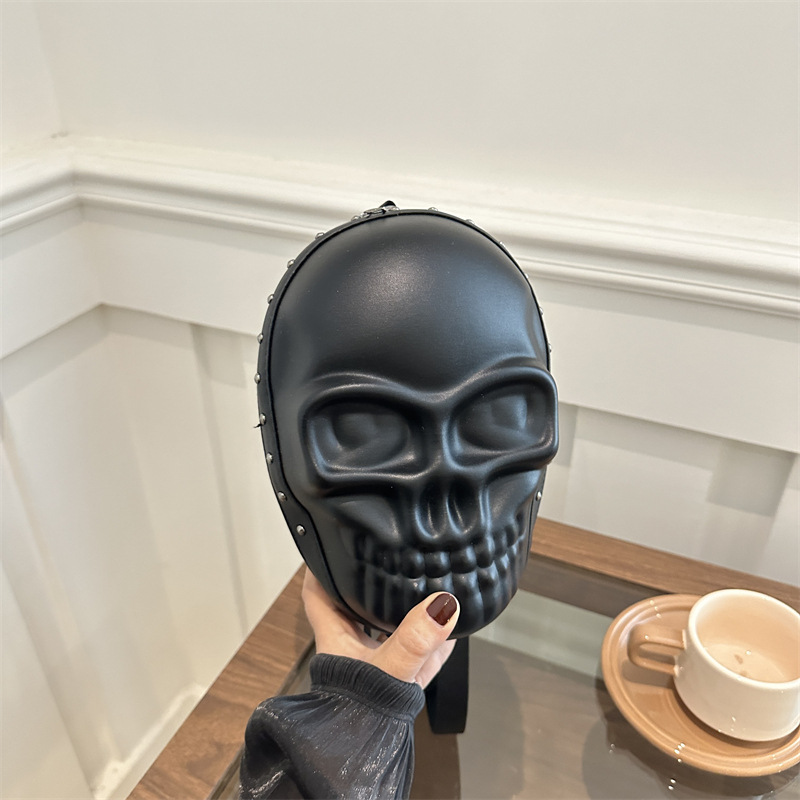 2024 New Arrival Diablo Elements Halloween Crossbody Casual Personalized Stereo Skull Style Chain Bag Women