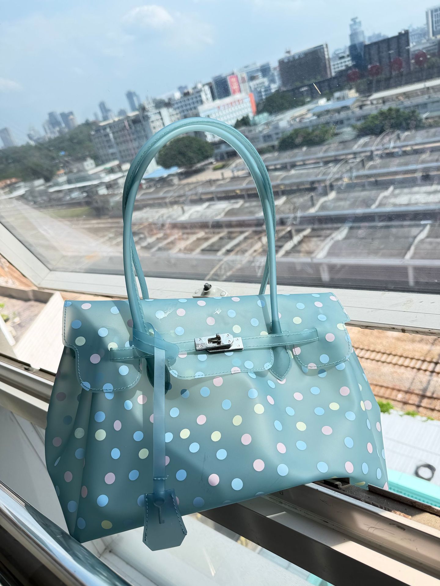 2026 New Jelly Bag, Summer New Commuting Tote Bag, Stylish Transparent Large Capacity Underarm Bag for Women