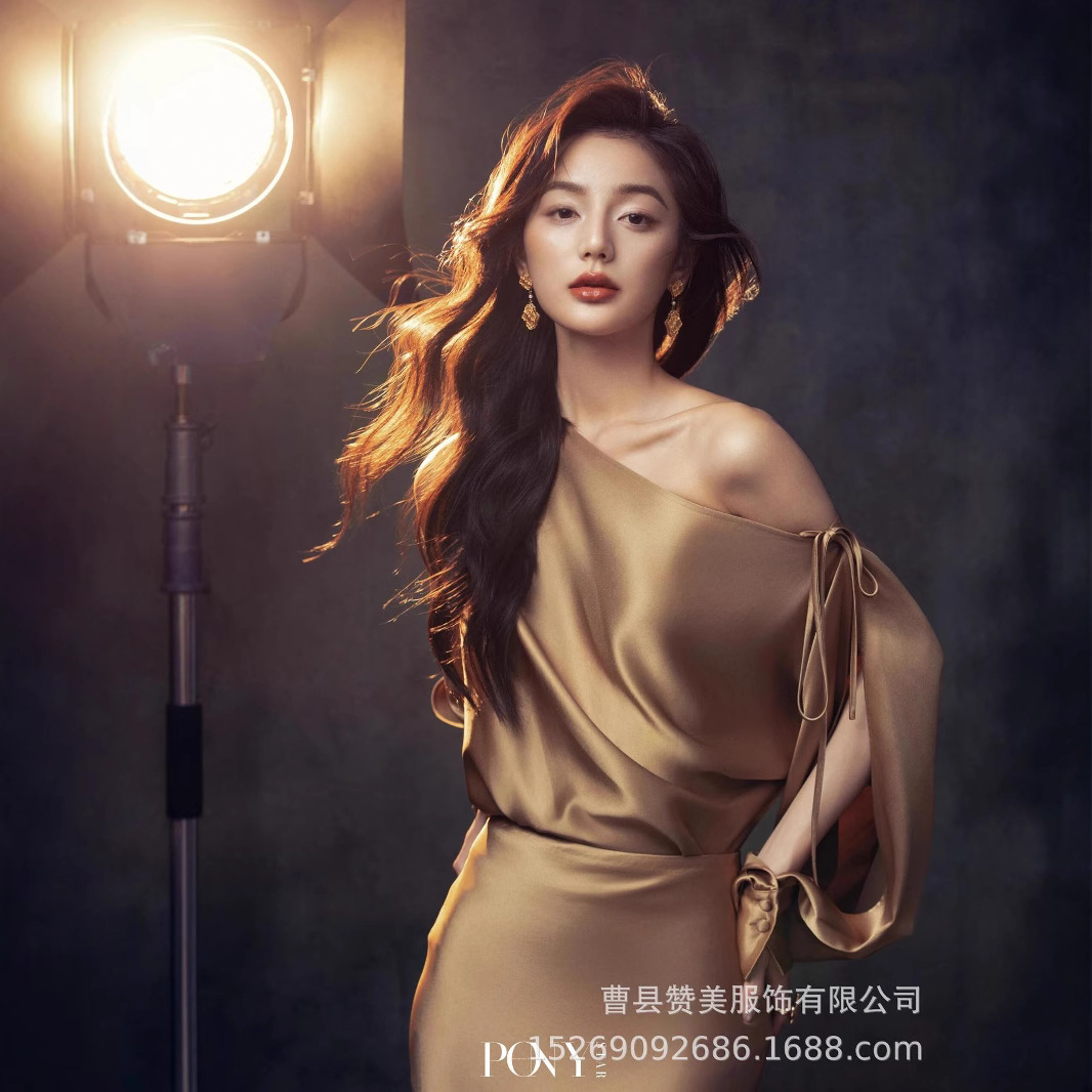Photo Studio New Fashion Light and Shadow Girl Atmosphere Private Room Personal Portrait Indoor Photo Photography Art Photo Clothing