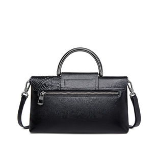 Women's bag 2023 new fashionable high-grade fashionable exquisite small bag niche women's leather large capacity messenger bag