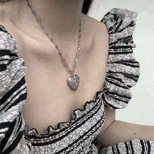 South Korea Ins Niche Chic Texture Love Stitching String Chain Pendant Necklace Spice Girl Vintage Carved Sweet