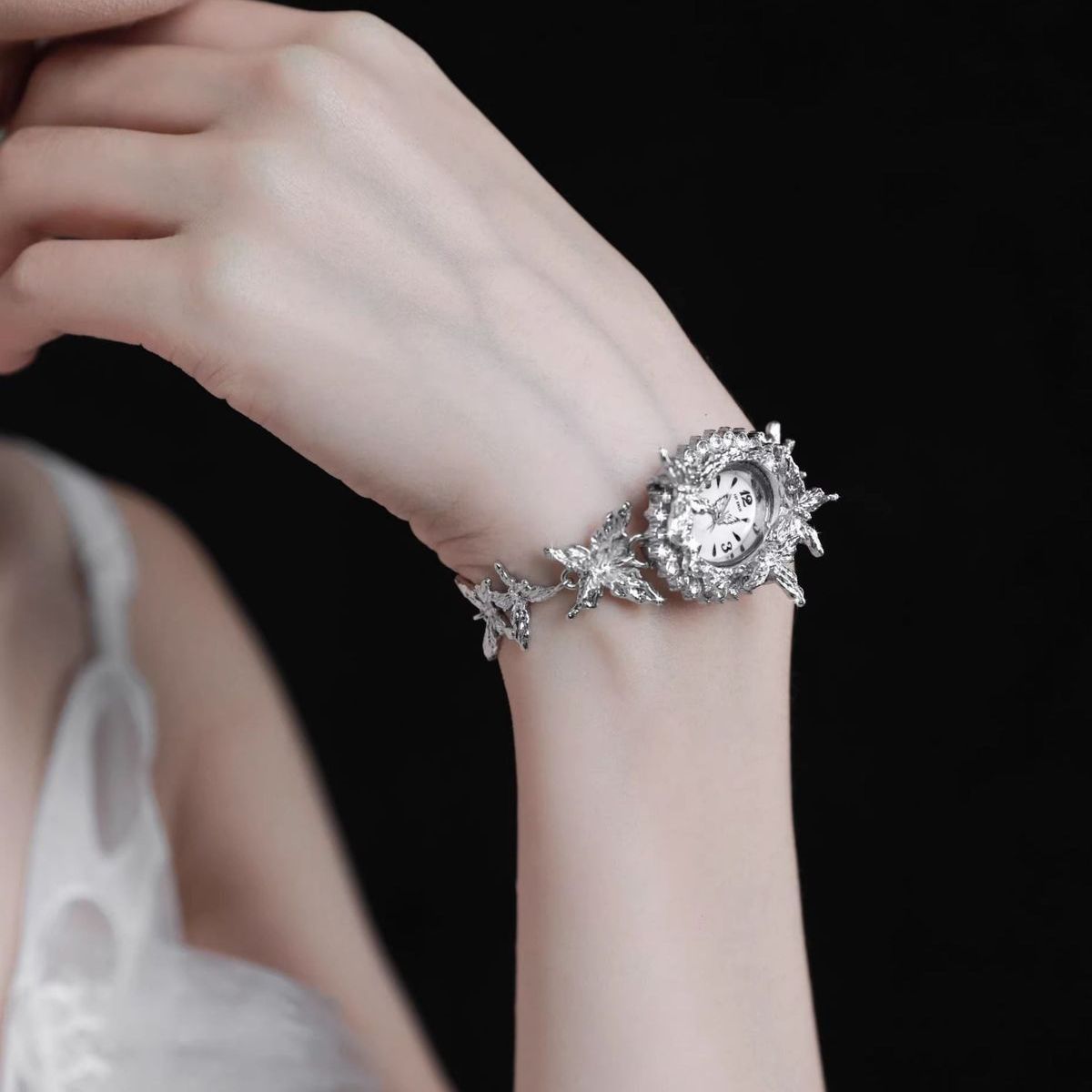 Butterfly Watch Bracelet Original Niche Design Heavy Industry High-End Sweet and Cool New Hand Jewelry-
