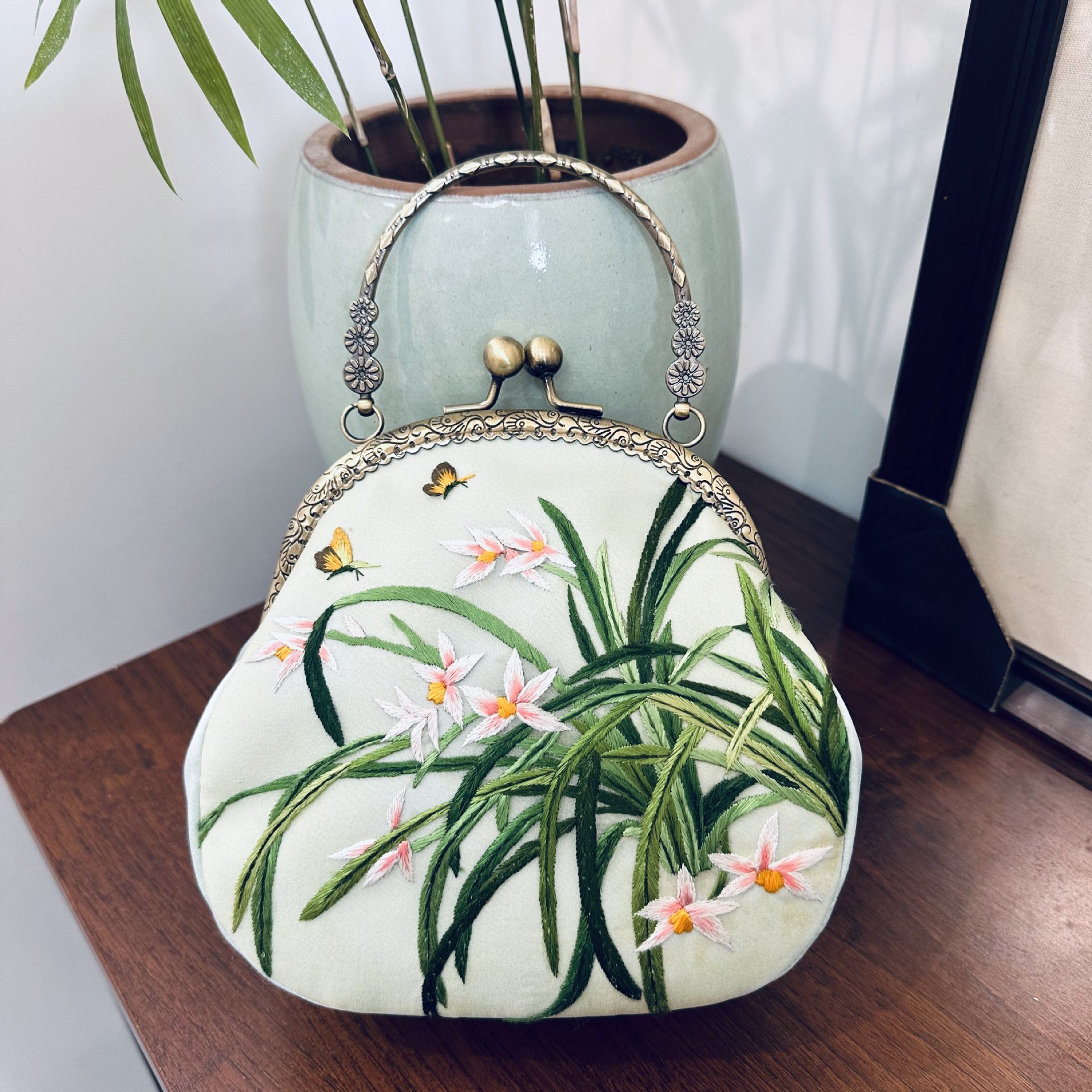 2026 New Chinese Style Embroidered Bags, Hanfu Bags, Cheongsam Bags, Handbags, Crossbody Bags, Suzhou Embroidery Bags Wholesale