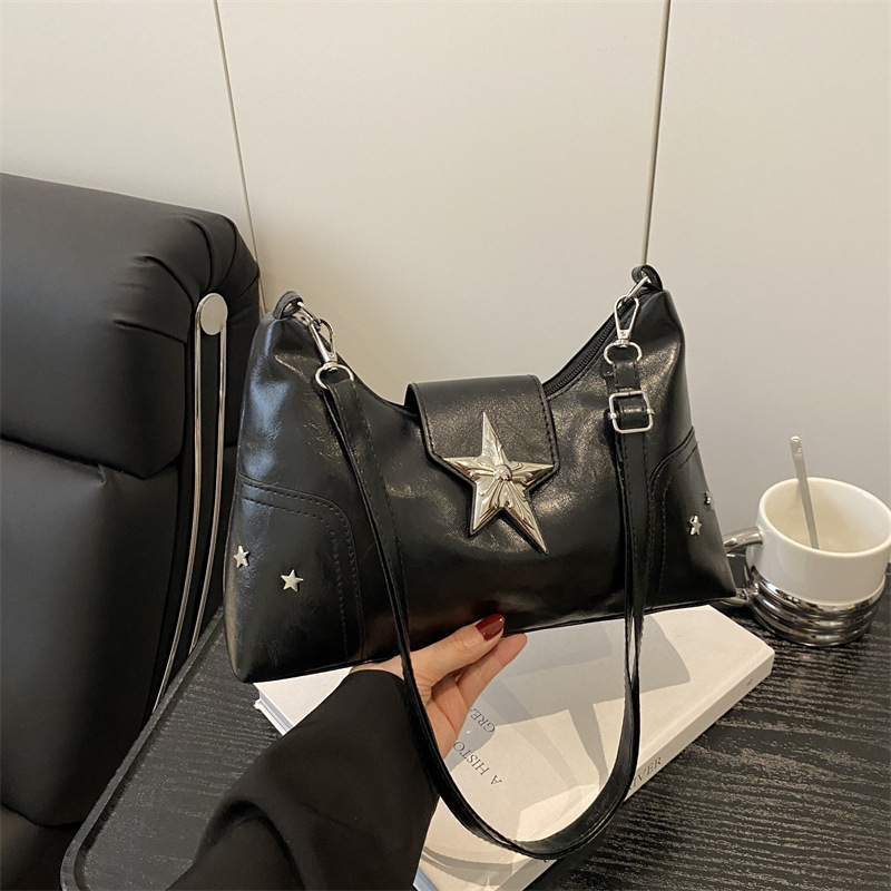 High-end punk-style motorcycle shoulder bag, 2025 new style, sweet and cool hot girl shoulder bag, handbag for commuting.