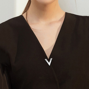 Design Sense Letter V Full Diamond Small Brooch Women's South Korea Fashion Simple Collar Needle Cardigan Pin Anti-light Accessories