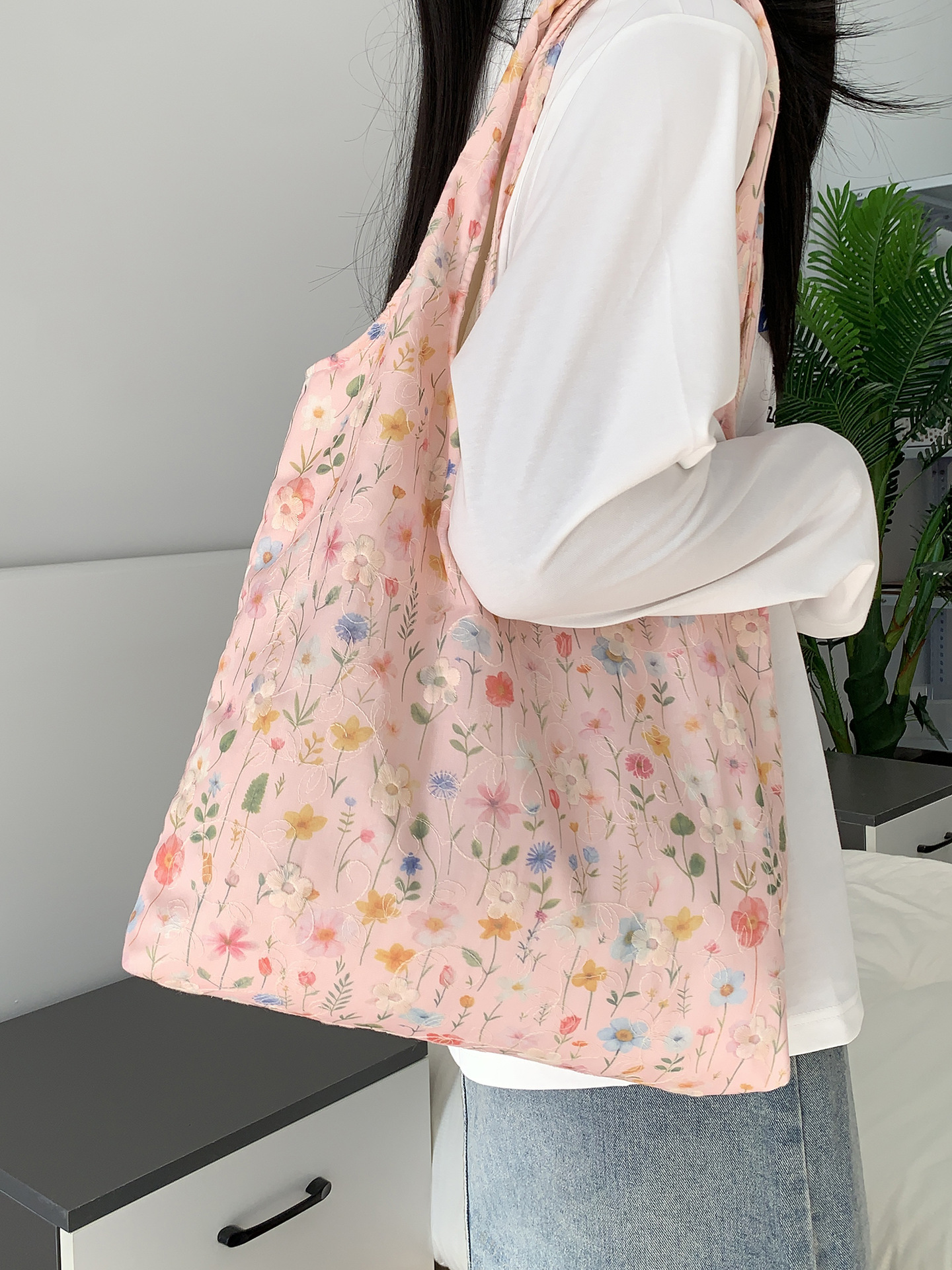 Floral embroidered canvas tote bag for women, large capacity, shoulder bag, handbag, versatile for commuting, Korean style, fresh and student bag