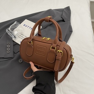 Cross-border popular this year portable bag women's bag 2024 new autumn and winter high-end feeling retro messenger bag tide