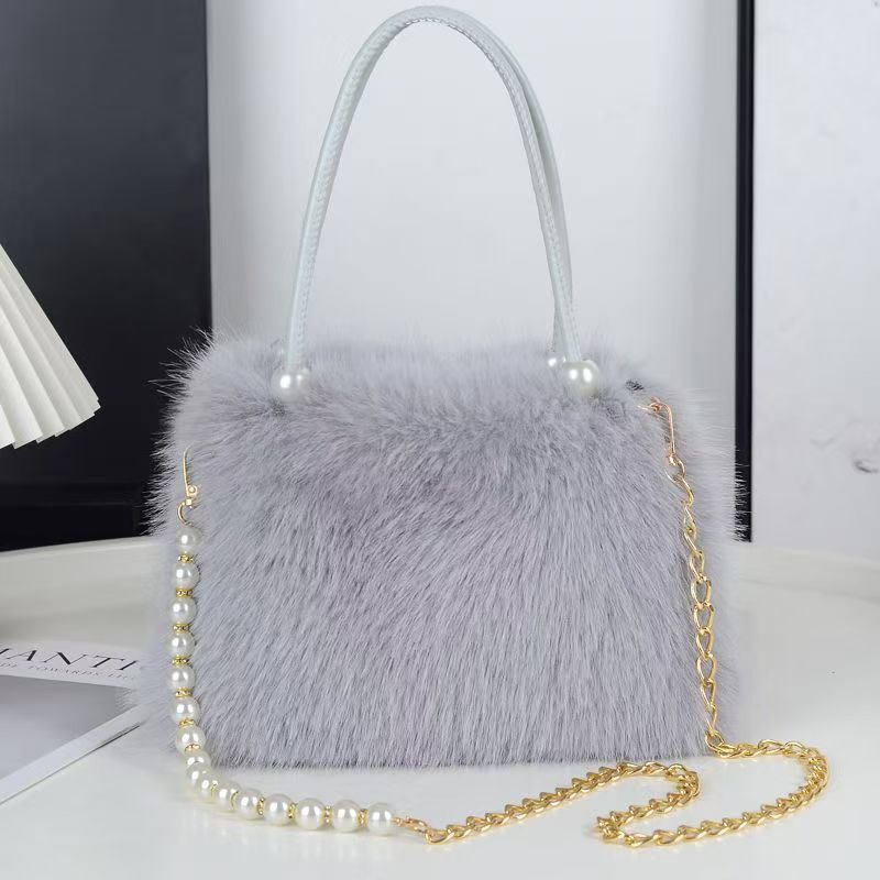 New fluffy handbag, stylish pearl chain, small square bag, faux fox fur, elegant women's crossbody bag for spring and autumn.
